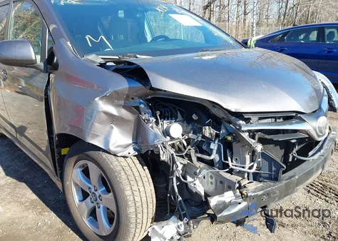 2018 Toyota Sienna Le 8 Passenger z USA, uszkodzony, nr VIN 5TDKZ3DC4JS912455